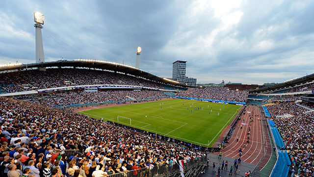 Fotografi på folkhav och fotbollsplan när supermatchen 2013 spelades på Ullevi i Göteborg. FOTO: Tommy Holl
